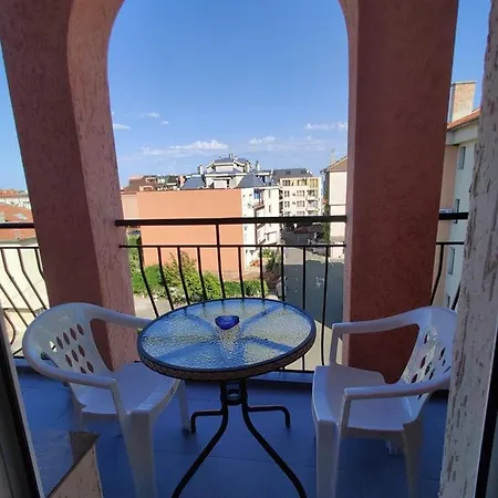 Къща за гости Art Rozalia 3*