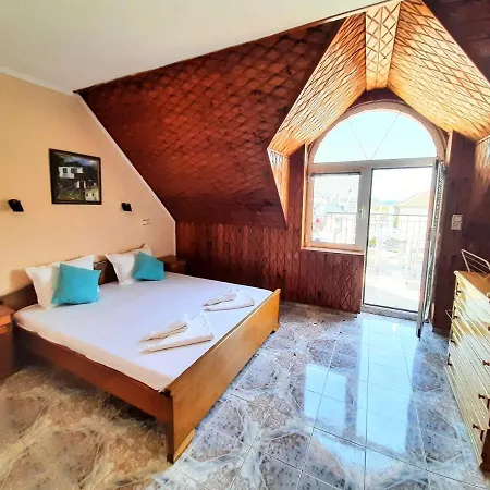 Guest house Art Rozalia 3*